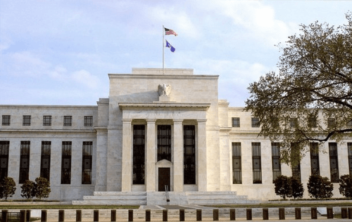 FRBの開催するFOMC。2015年9月は利上げ実施の是非を可決する。